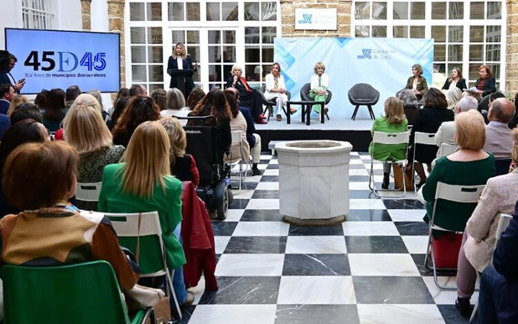 Un momento de la mesa redonda / FOTO: Eulogio García