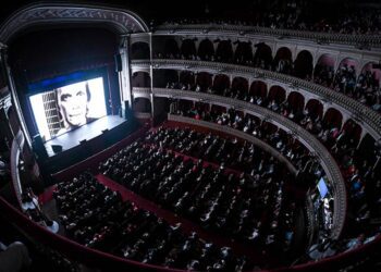 El teatro, lleno / FOTO: Carlos Álvarez y Borja Benito (para 
La Academia Latina de la Grabación)