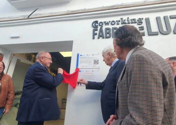 Momento placas en la apertura de las instalaciones / FOTO: Cámara de Comercio