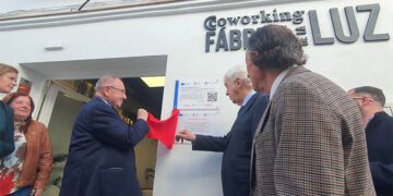 Momento placas en la apertura de las instalaciones / FOTO: Cámara de Comercio