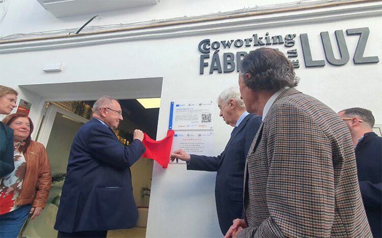 Momento placas en la apertura de las instalaciones / FOTO: Cámara de Comercio