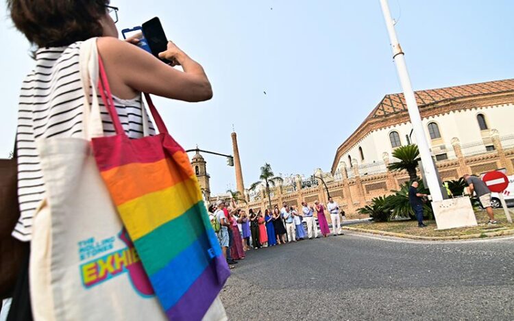 Izado de la arcoíris por el Día del Orgullo de 2023 / FOTO: Eulogio García