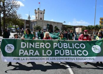 Inicio de la marcha en las Puertas de Tierra / FOTO: Eulogio García