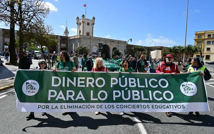 Inicio de la marcha en las Puertas de Tierra / FOTO: Eulogio García