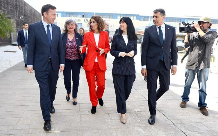 Llegada de la ministra al entorno del NTC / FOTO: Navantia