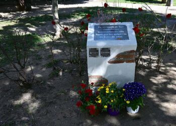 Monolito en Asdrúbal en recuerdo a las víctimas del franquismo / FOTO: Eulogio García