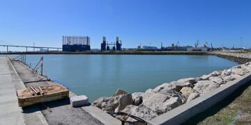 Zona de ampliación de la nueva terminal donde descansa ahora el pecio a trasladar de nuevo / FOTO: Eulogio García