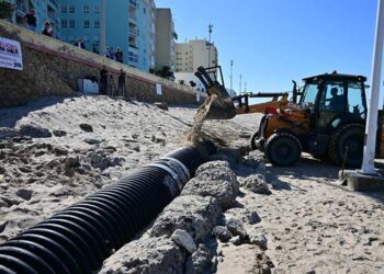 Rematando los últimos trabajos provisionales en el aliviadero / FOTO: Eulogio García