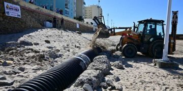 Rematando los últimos trabajos provisionales en el aliviadero / FOTO: Eulogio García