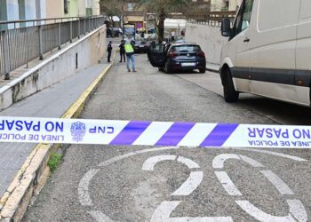 Agentes policiales en el lugar de los hechos / FOTO: Eulogio García