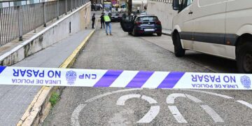 Agentes policiales en el lugar de los hechos / FOTO: Eulogio García