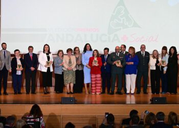 Posado con los galardonados / FOTO: Eulogio García