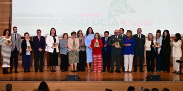 Posado con los galardonados / FOTO: Eulogio García