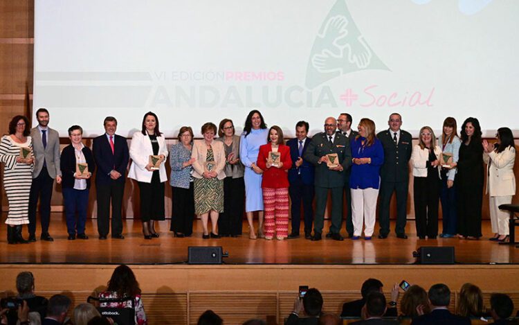 Posado con los galardonados / FOTO: Eulogio García