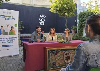 Presentando el programa con presencia de la alcaldesa / FOTO: Acción contra el Hambre