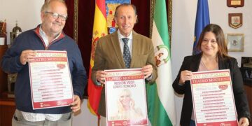 Presentando los carteles del programa conmemorativo / FOTO: Ayto.