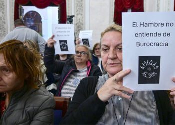Protesta de Amigas al Sur en el pleno de marzo / FOTO: Eulogio García