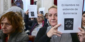 Protesta de Amigas al Sur en el pleno de marzo de 2024 / FOTO: Eulogio García