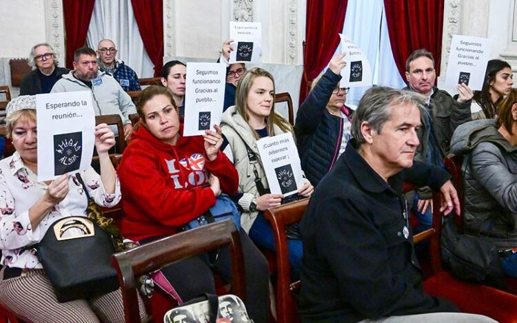 Protesta de Amigas al Sur en el pleno de marzo / FOTO: Eulogio García