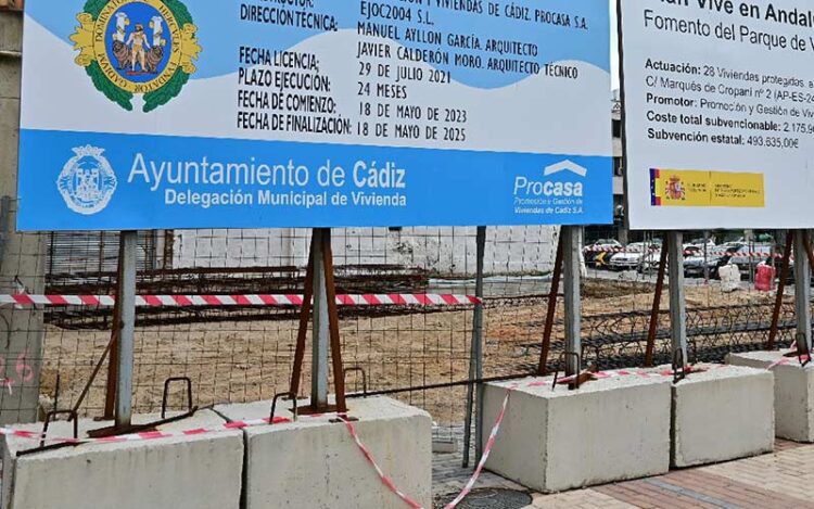 Valla informativa de una de las promociones en construcción de Procasa / FOTO: Eulogio García