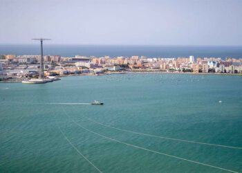 Vista de la capital desde una de las dos torres eléctricas de la bahía / FOTO: Endesa