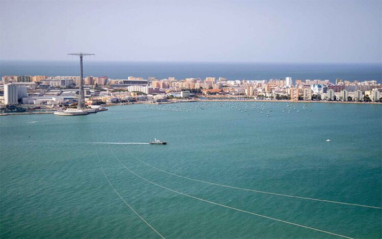 Vista de la capital desde una de las dos torres eléctricas de la bahía / FOTO: Endesa