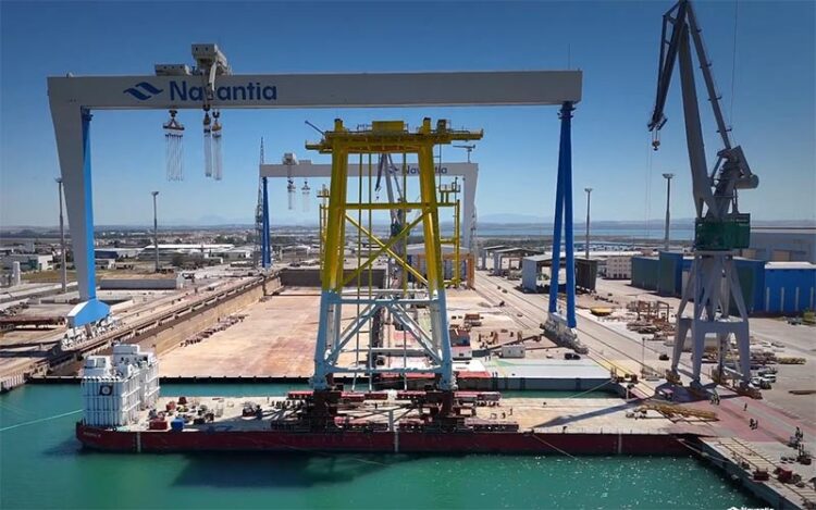 Plataforma eólica en Puerto Real lista para su traslado / FOTO: Navantia