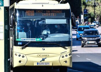 Autobús metropolitano por la capital / FOTO: Eulogio García
