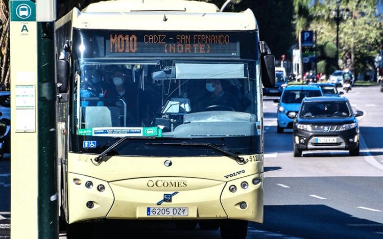 Autobús metropolitano por la capital / FOTO: Eulogio García