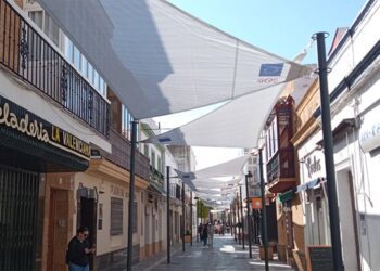 La calle De la Plaza ya entoldada / FOTO: Confluencia de Izquierdas