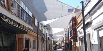 La calle De la Plaza ya entoldada / FOTO: Confluencia de Izquierdas