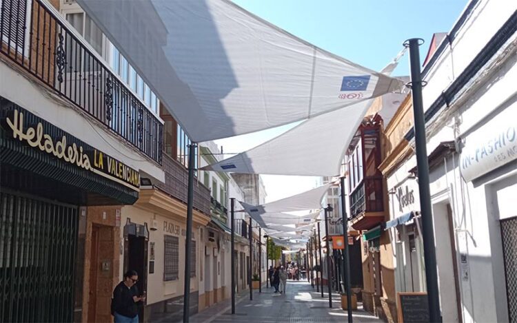 La calle De la Plaza ya entoldada / FOTO: Confluencia de Izquierdas