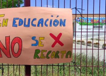 Uno de los carteles en el vallado del colegio / FOTO: Ampa San José Obrero