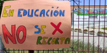 Uno de los carteles en el vallado del colegio / FOTO: Ampa San José Obrero