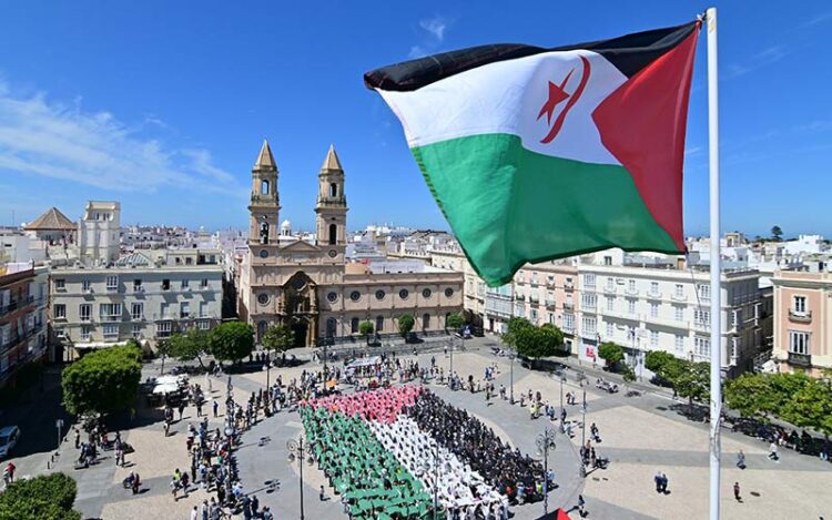 La bandera humana desde una de las azoteas de la plaza / FOTO: Eulogio García