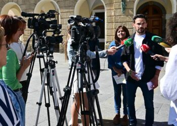 Convocatoria a las puertas del Ayuntamiento / FOTO: Eulogio García