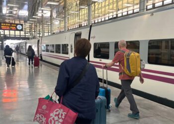 Subiendo al Alvia en Cádiz / FOTO: Renfe