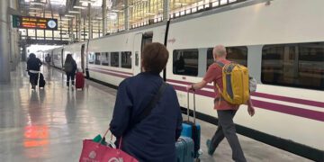 Subiendo al Alvia en Cádiz / FOTO: Renfe