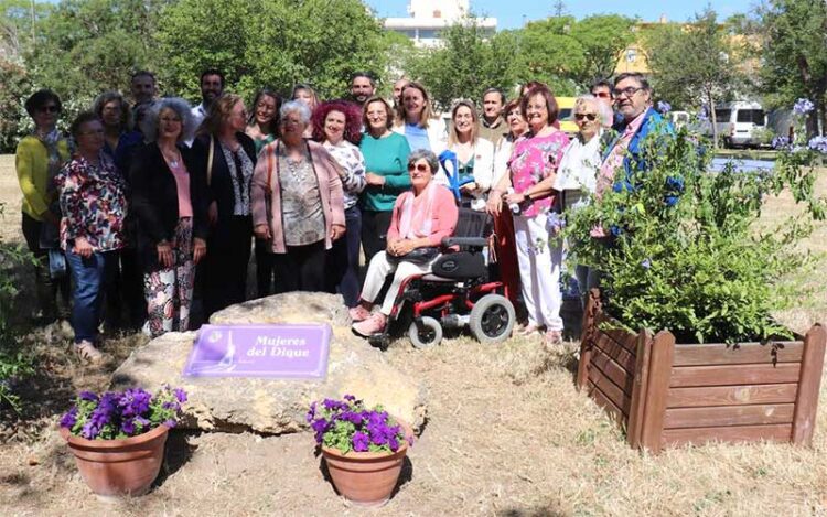 Inaugurando el homenaje a las mujeres que trabajaron y trabajan en astilleros / FOTO: Ayto.