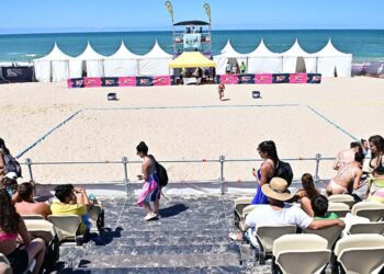Detalle del estadio playero levantado en el verano de 2023 / FOTO: Eulogio García