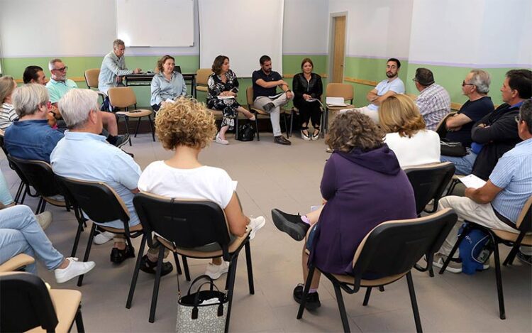 Última reunión con representantes vecinales de la barriada / FOTO: Junta