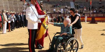 Una de las civiles participantes en la ceremonia militar / FOTO: Defensa