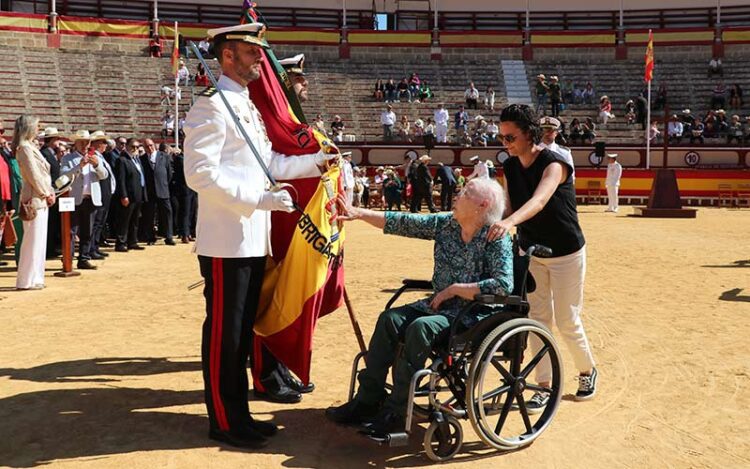 Una de las civiles participantes en la ceremonia militar / FOTO: Defensa