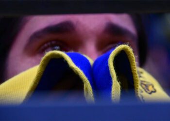 El rostro roto de un aficionado en la grada / FOTO: Eulogio García