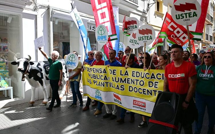 Cabecera de la manifestación en Cádiz / FOTO: Eulogio García