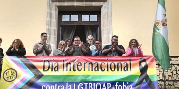 Pancarta en el Ayuntamiento por el Día contra la LGTBIfobia / FOTO: Ayto.
