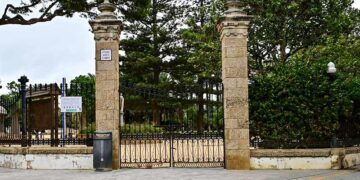 Una de las entradas al parque cerrado en día de temporal / FOTO: Eulogio García