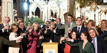 Brindis tras el primer encendido / FOTO: @MJGarciaPelayo