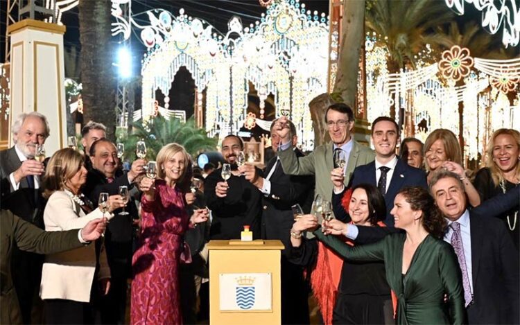 Brindis tras el primer encendido / FOTO: @MJGarciaPelayo