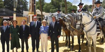En la entrega de premios a los mejores participantes en el Paseo de Caballos / FOTO: Ayto.
